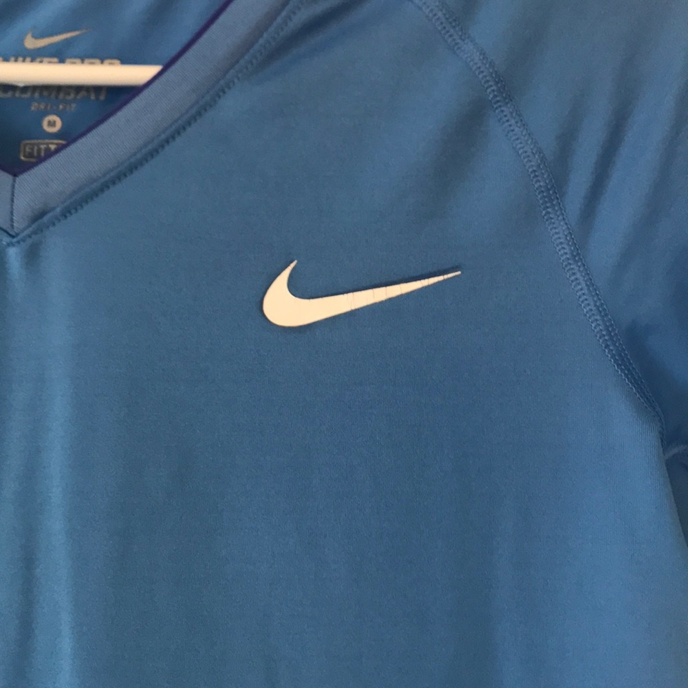 Nike top - Picture 2 of 4